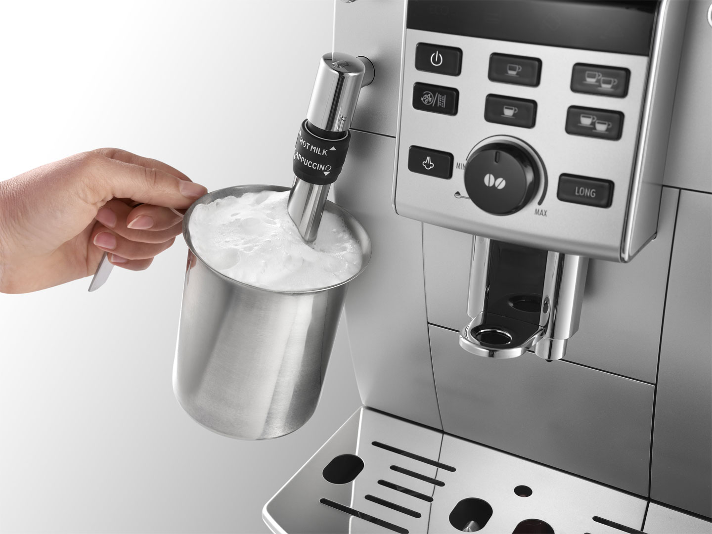 Tạo bọt sữa bằng máy pha cà phê 