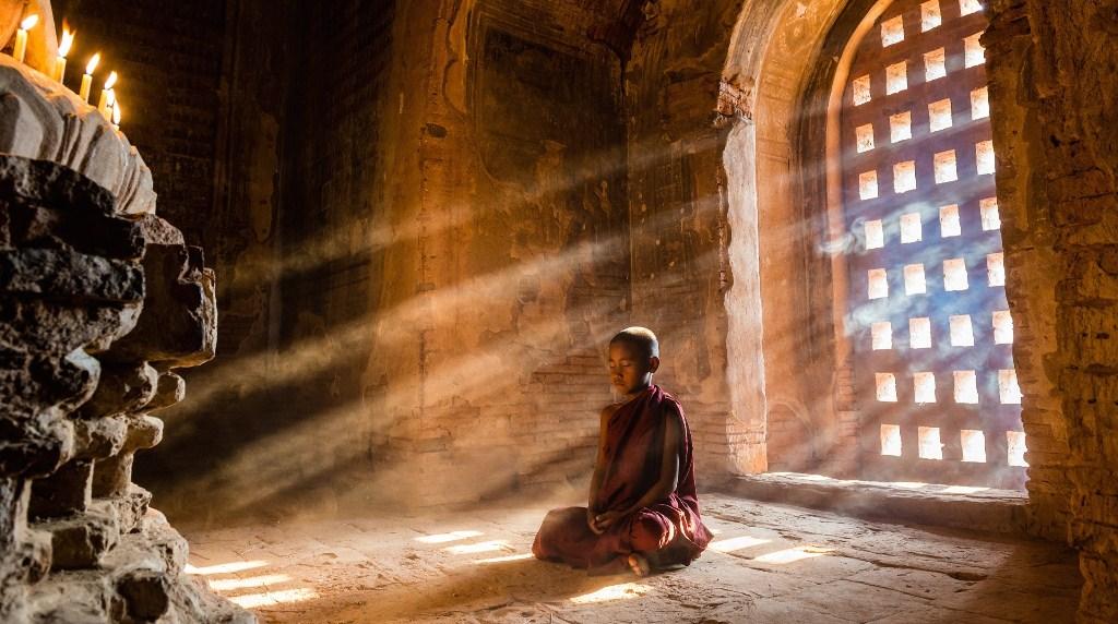 Mỗi người đều nên tu dưỡng lòng nhân ái trong mình. Bởi người có tấm lòng nhân ái luôn sống nhẹ nhàng mà lại dễ dàng nhận được sự hợp tác từ người khác. Ảnh: Internet