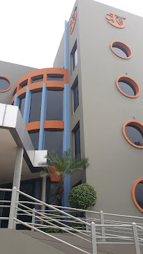 Opiniones de Dr Carlos Esteves Díaz, Cirujano Bariátrico Guayaquil, Cirugía Laparoscópica y Trauma en Guayaquil - Médico