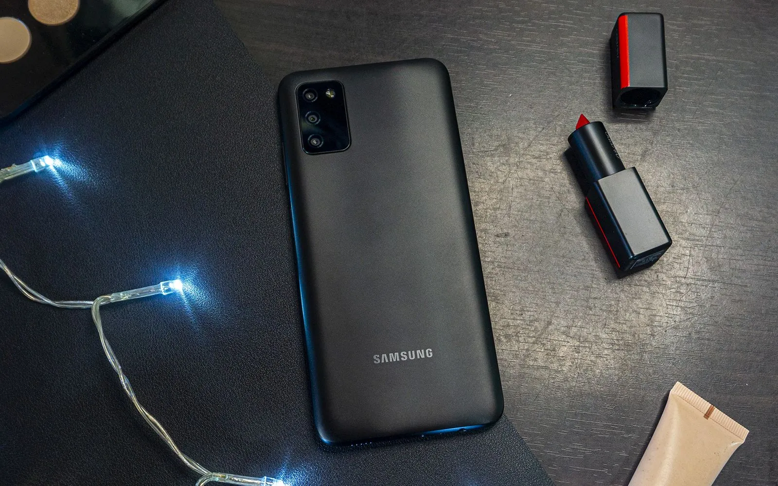 This image shows the Samsung Galaxy A03S on the table.