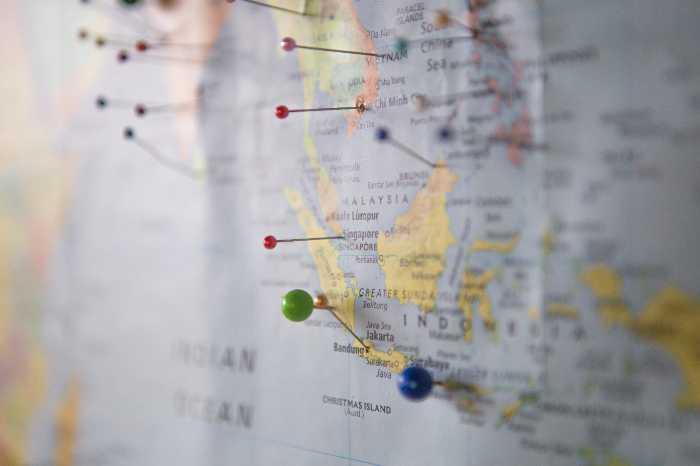 A map pin pointing holiday destinations