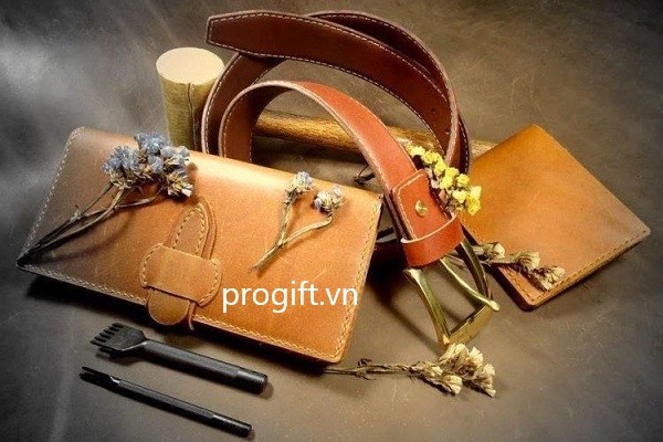 Túi xách, ví da phù hợp với sếp nam lẫn nữ