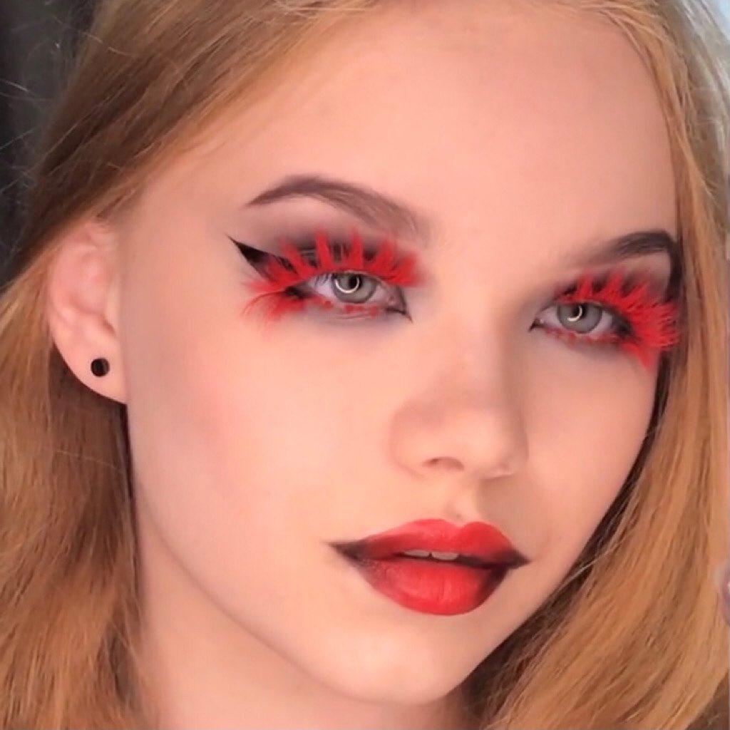  Red Lashes Makeup
