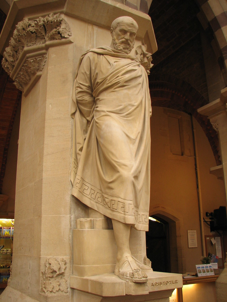 تمثال لأرسطو
