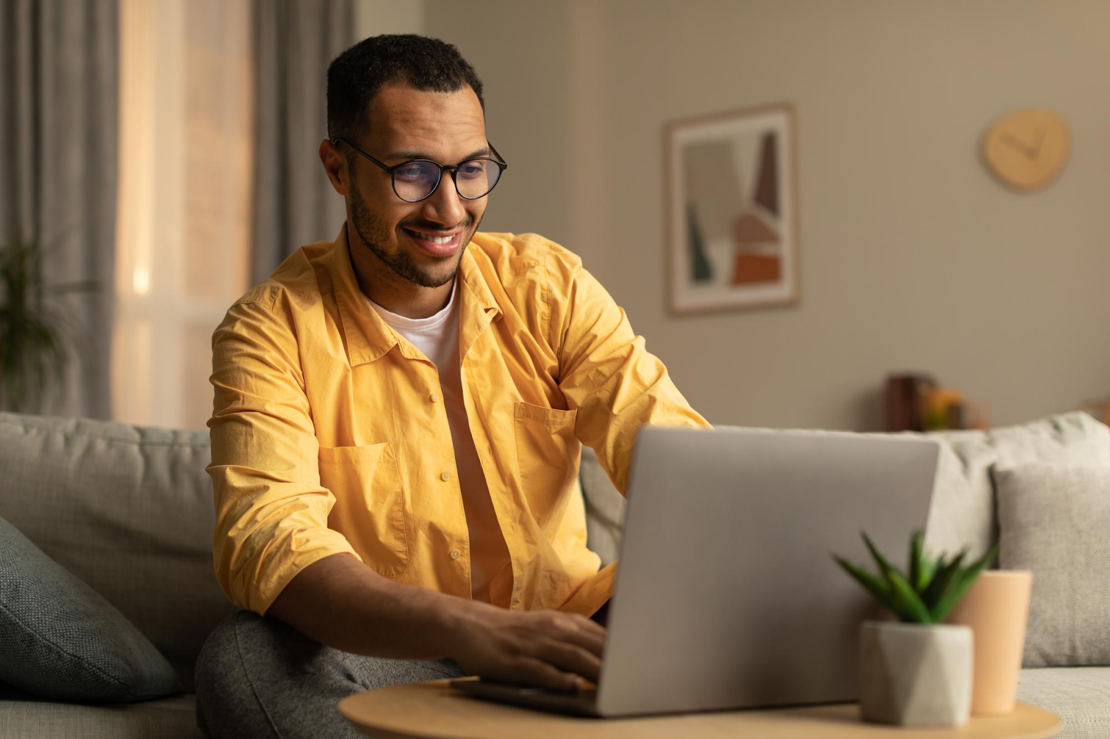 Homem cuidado da saúde mental no Home Office!