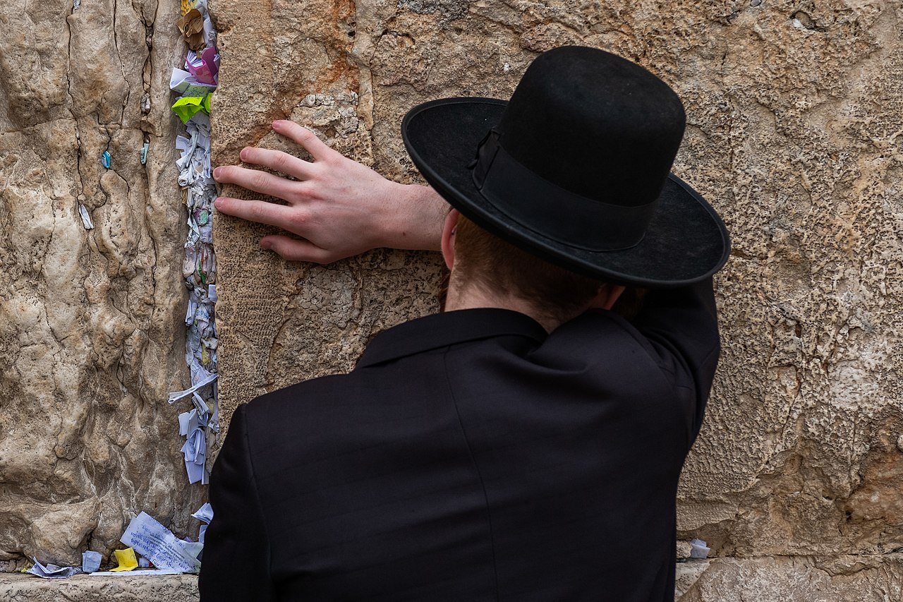 Luftpost grus antydning The Meaning Behind Different Jewish Hats | My Jewish Learning