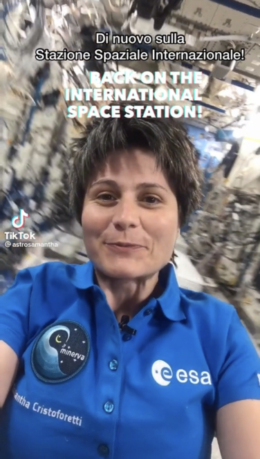 Возращение на на международную космическую станцию космонавта из тик-ток