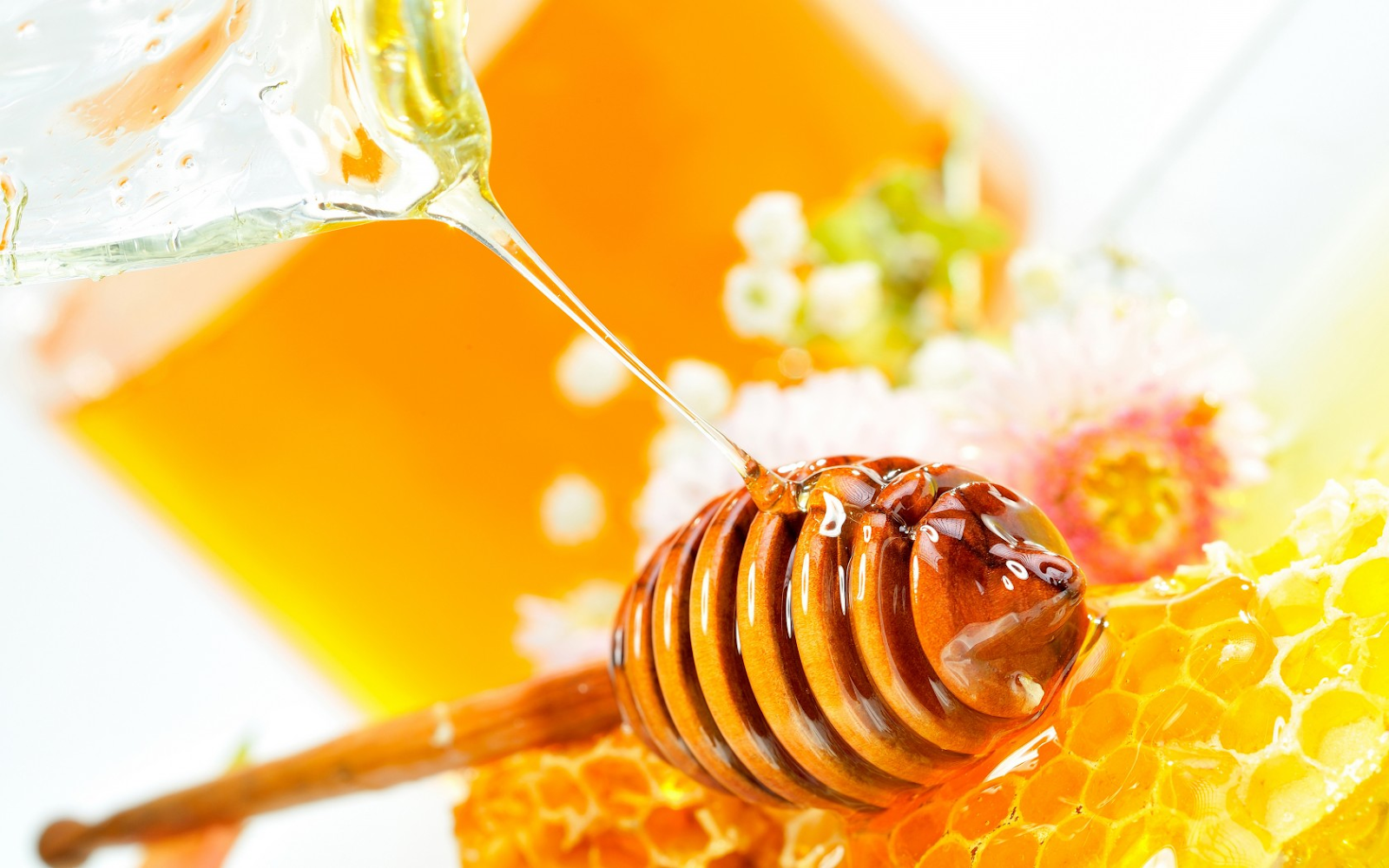 Da mặt của bạn sẽ trở lên mềm và mịn ngay lập tức với mật ong