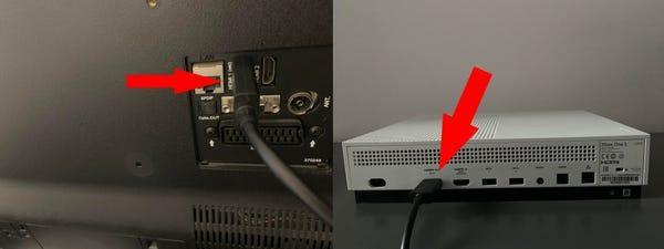 A picture showing how to properly connect the power cable to the Xbox One on the left and wall outlet on the right.