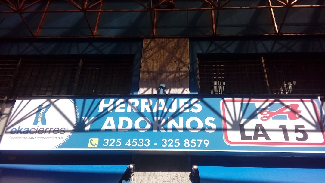 Herrajes y Adornos La 15