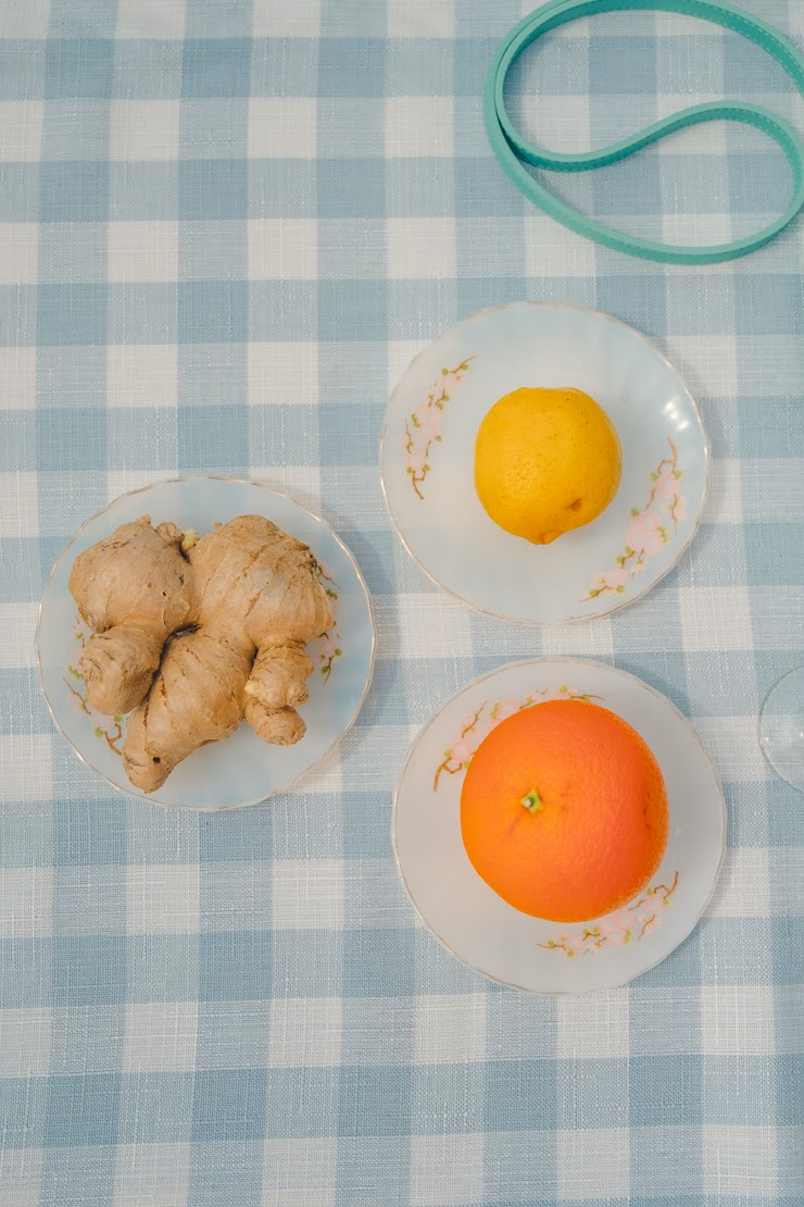 Oranges (3 pcs) + Lemons (1 kg) + Ginger (250 g)
Makes 4 servings
