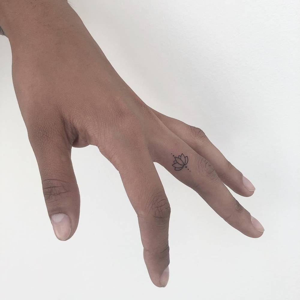 ลายสักเส้นสวยเล็กๆ