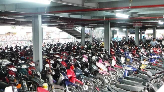 Xử lý sao với hàng trăm xe máy “bỏ quên” ở bến xe ?