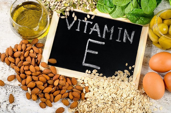 nên bổ sung vitamin tổng hợp cho bé: vitamin e