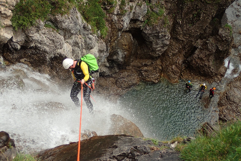 Le canyoning : solution fraîcheur pour un team building au top !