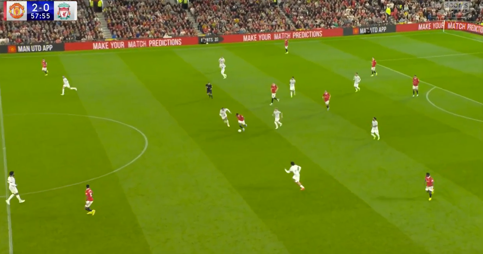 … but Martial retains the ball excellently under pressure. He then plays it to Rashford, who looked to find Fernandes on the far right but couldn’t quite pick him out (Sky Sports)