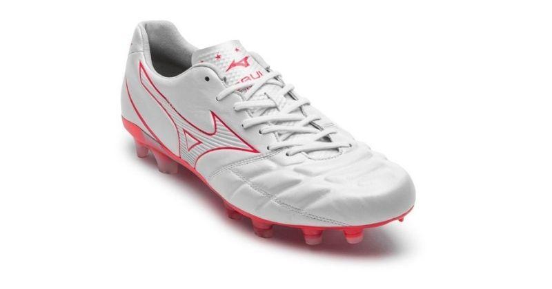 sepatu bola termahal