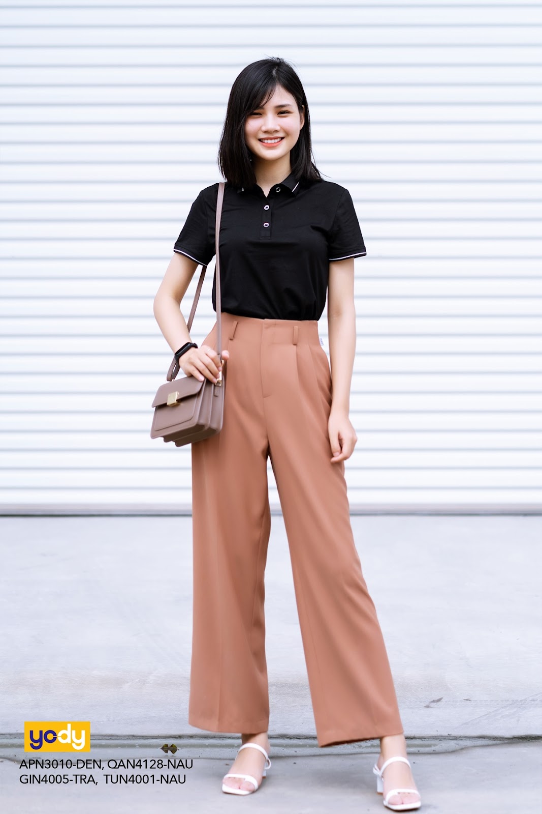 Phối áo đen cho nữ