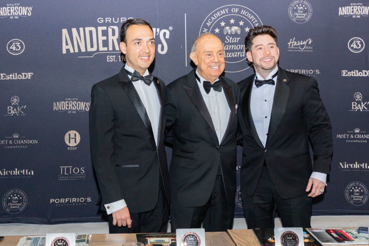 Directivos del consorcio mexicano recibieron seis International Star Diamond Awards