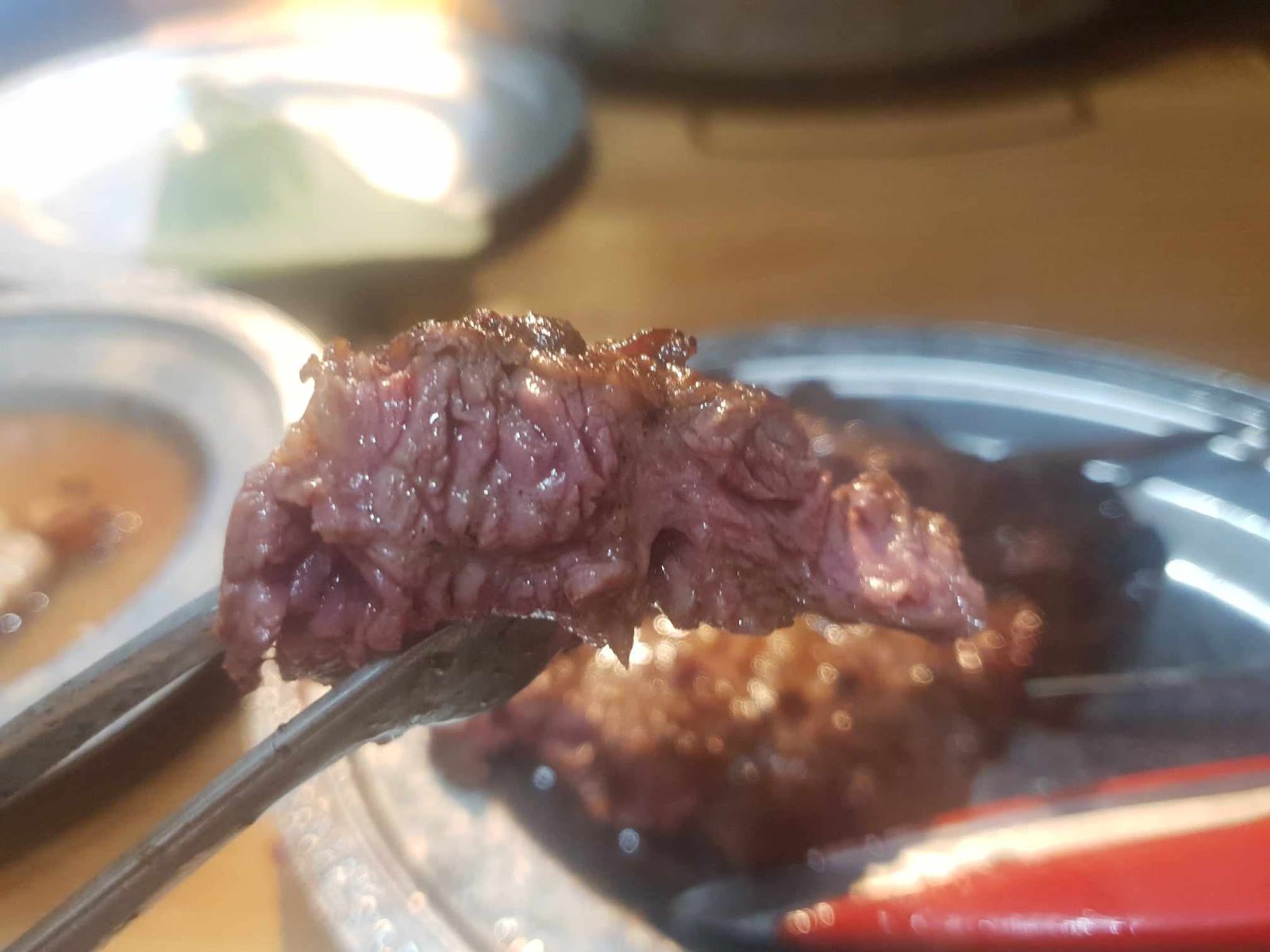 perfectly medium-rare beef at 焼肉力丸上本町店