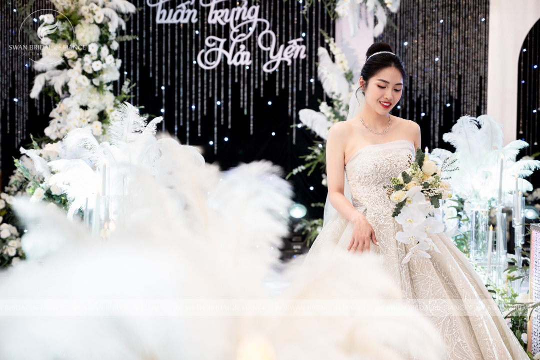 Từ năm 2022, SWAN Bridal triển khai Chiến dịch đặc biệt có tên CÔ DÂU ĐẠI SỨ để tìm kiếm những gương mặt cô dâu đại diện cho SWAN Bridal.