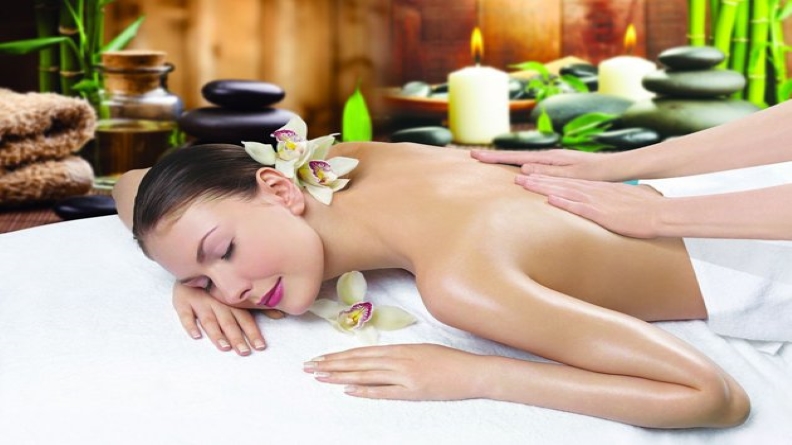Trị mụn đầu đen ở lưng với xông hơi tinh dầu