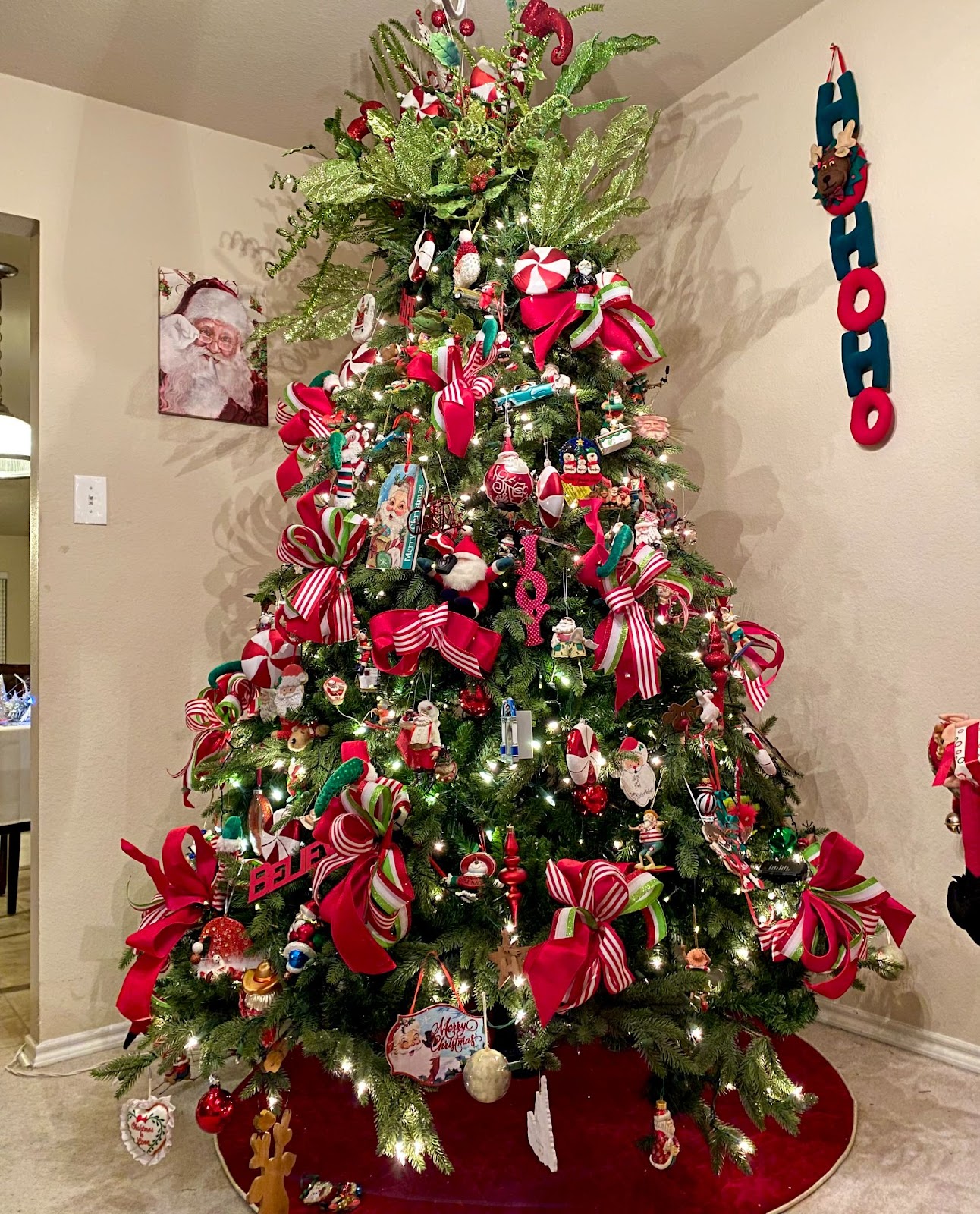 Red, white and green Christmas tree