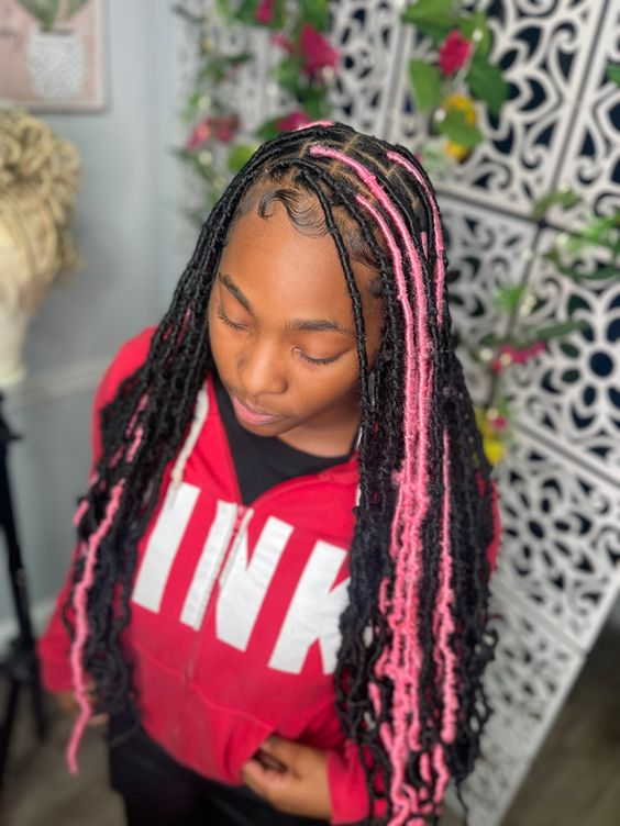 Picture of a lady rocking the mixed colour soft locs