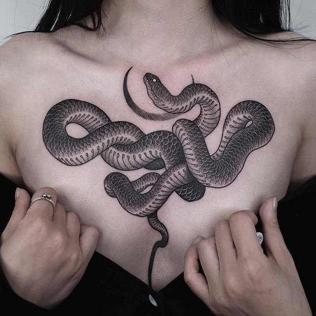 ลายสักงูหน้าอก6