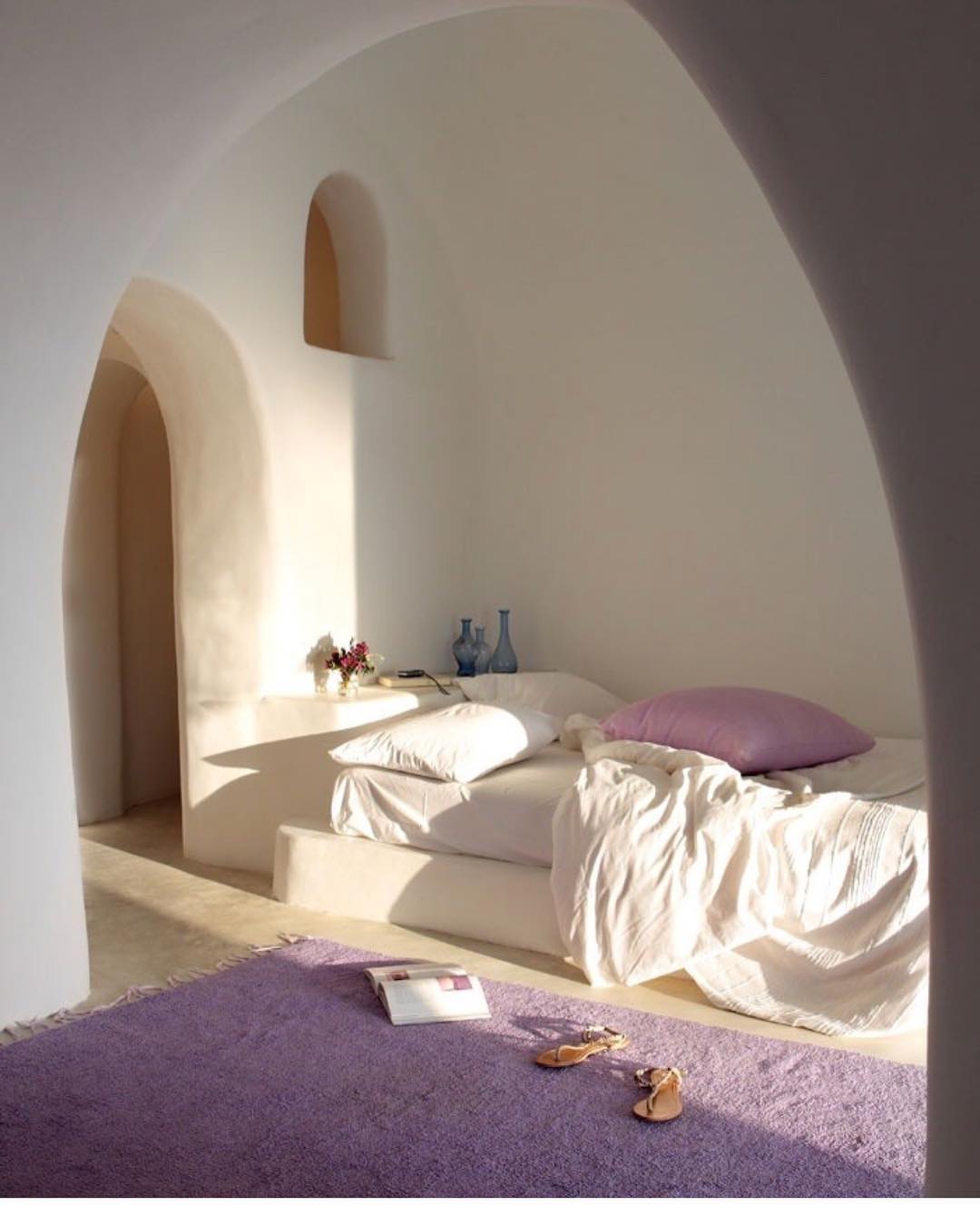 The Modern Mediterranean interior style unveils a warm face of minimalism.