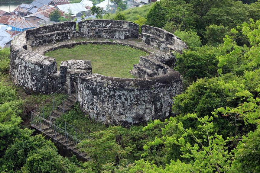 https://wisato.id/wp-content/uploads/2020/04/Benteng-Otanaha3.jpg