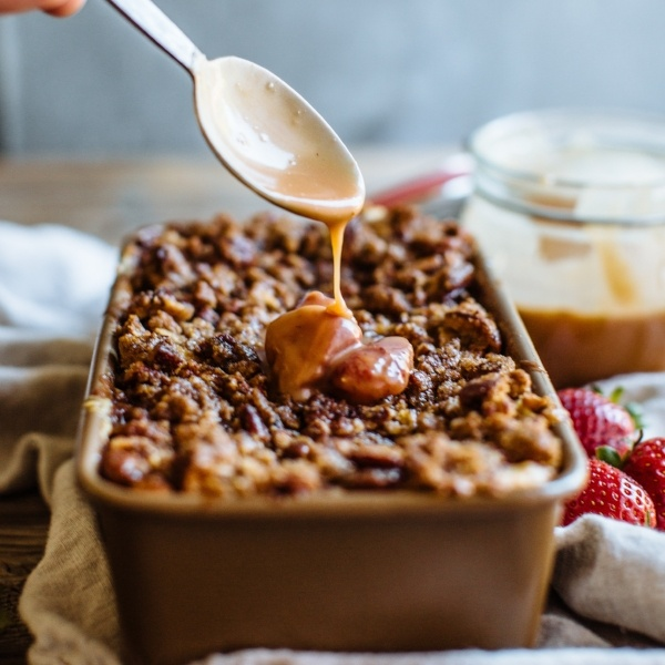 strawberry caramel pecan cake