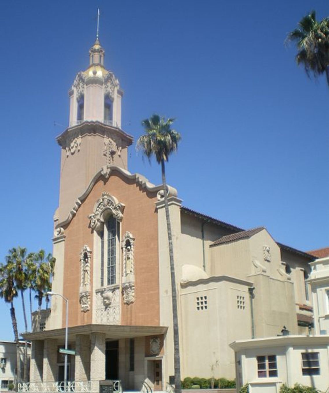 Những nhà thờ ở Hollywood nơi các ngôi sao điện ảnh quỳ gối