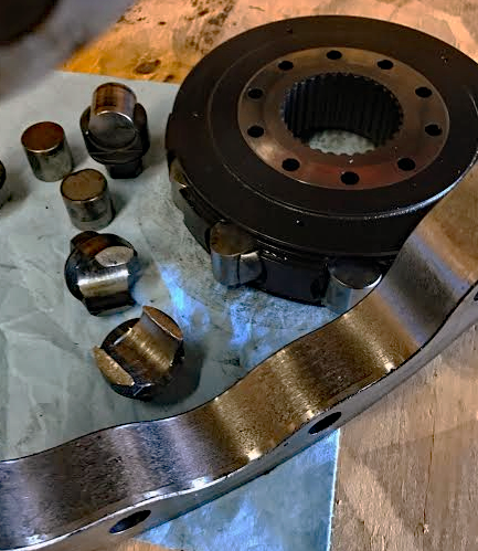 Damaged components in a radial piston final drive motor