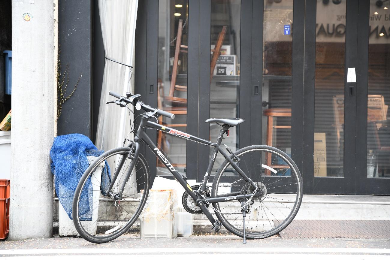 自転車, 建物, 屋外, 歩道 が含まれている画像

自動的に生成された説明