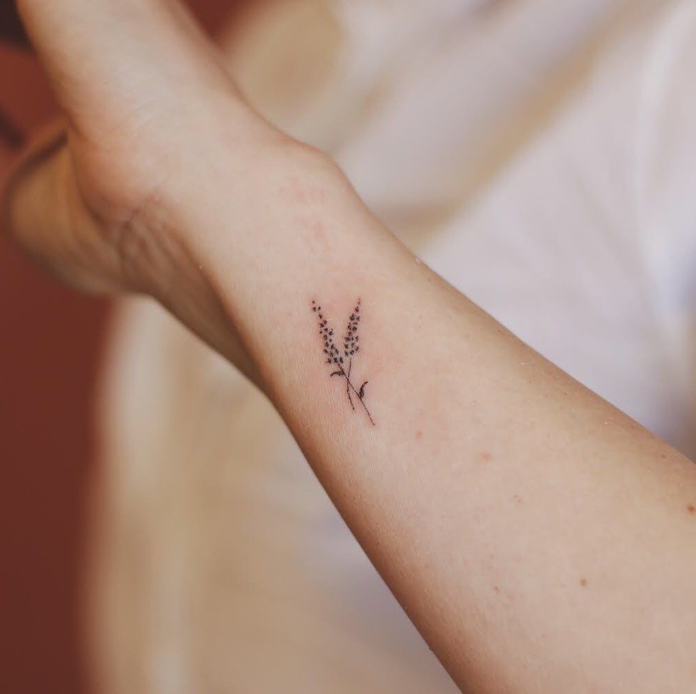 ลายสักไม้เลื้อยเล็กๆ