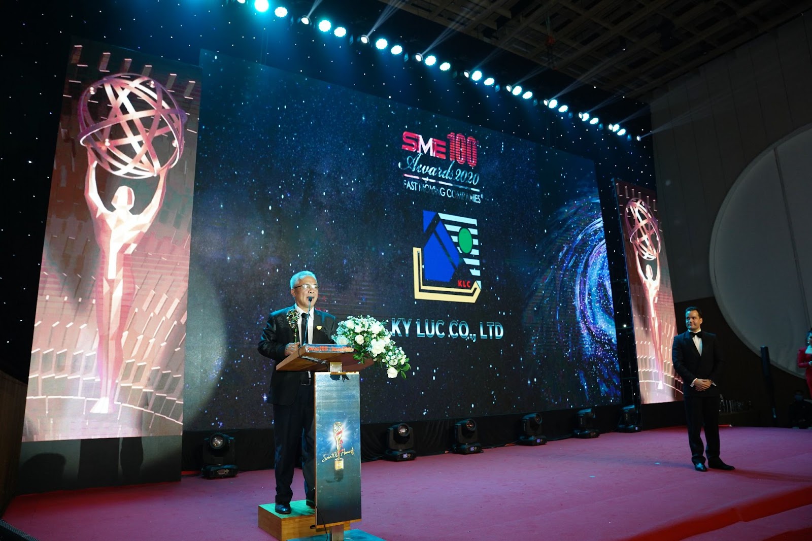 Ky Luc Co., Ltd became one of 38 enterprises which are honored at the SME 100 Awards in 2020