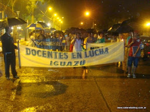 Docentes en frene a la plaza San Martín 21-03-2014