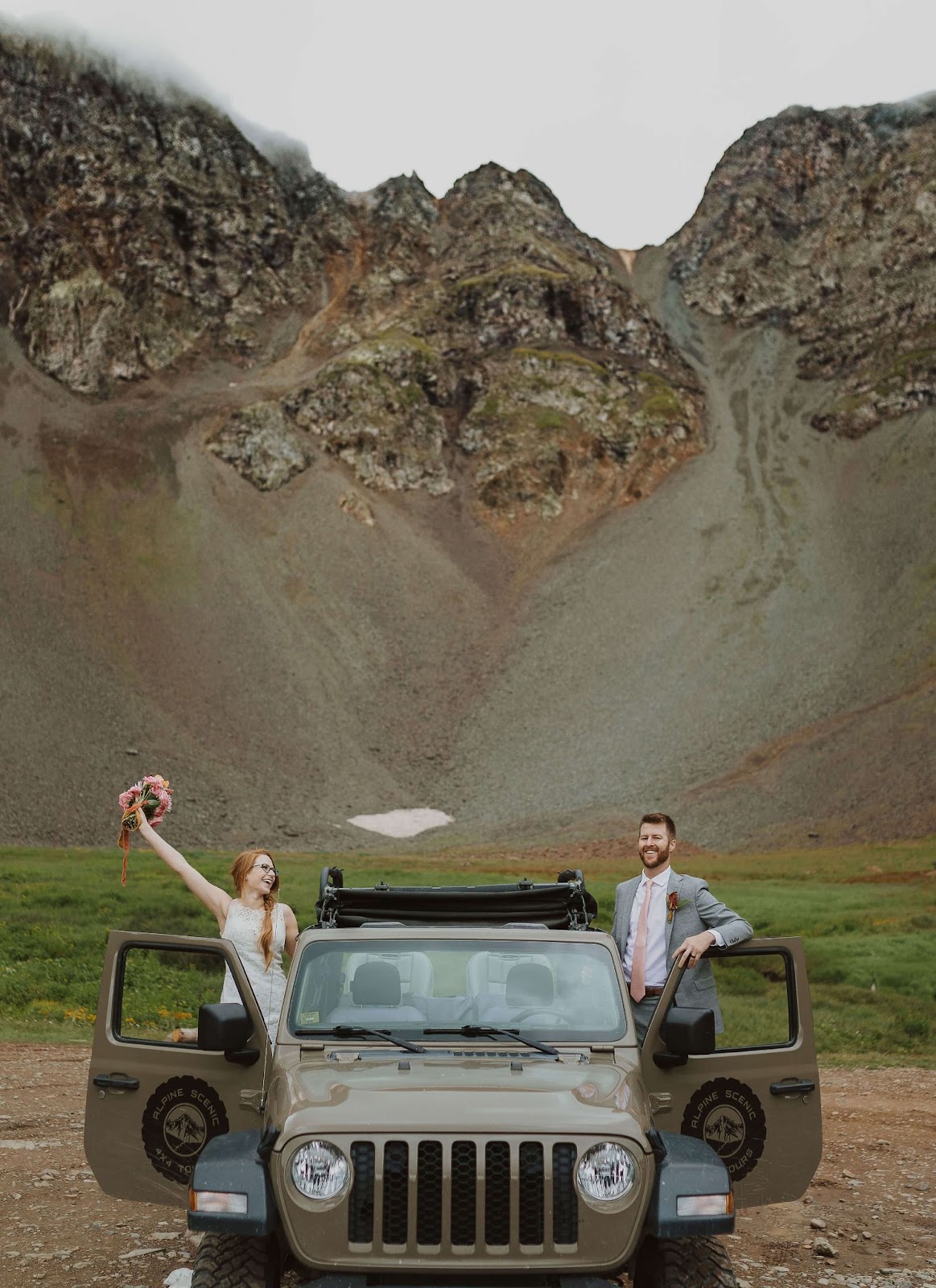 Telluride elopement couple with jeep - by Among the Pines Photography
