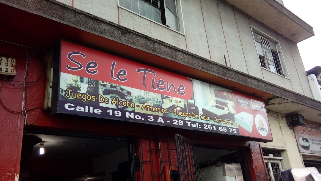 SE LE TIENE
