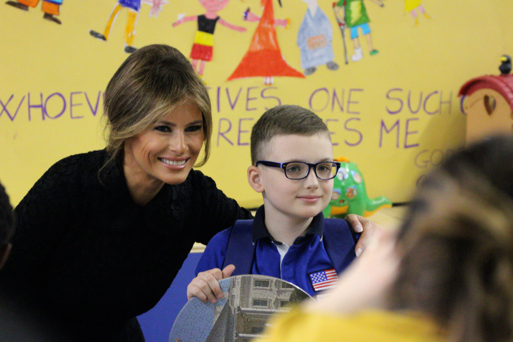 Aleteia tháp tùng Đệ nhất phu nhân Melania Trump đến thăm Nhà Thương Nhi “của Giáo hoàng”