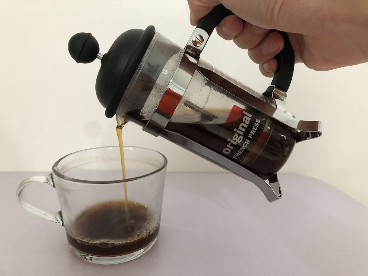 bodum french press pouring coffee