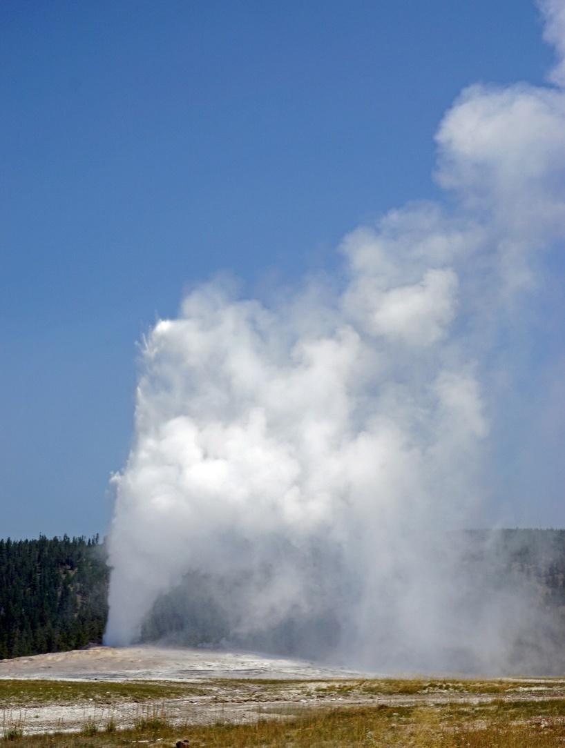 C:\Users\Khoi\Pictures\2017\Yellowstone_July31_Aug4\OldFaithful.jpg