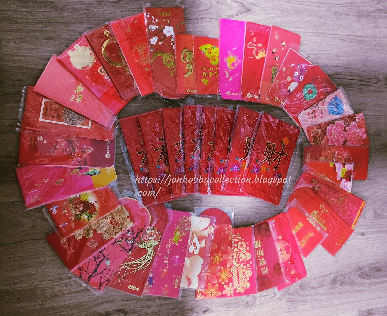 Beautiful red packets, come in different shape and sizes 