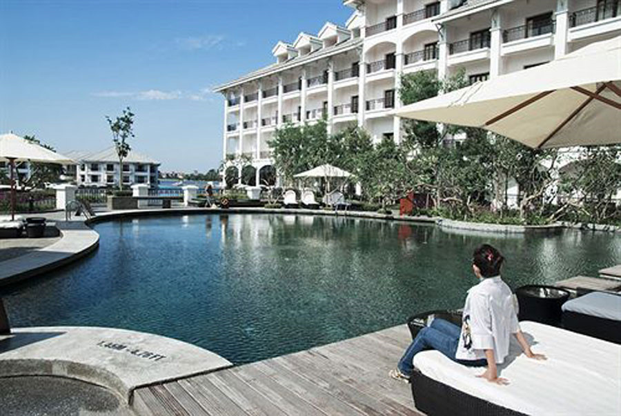 Mua thiết bị bể bơi có đắt không?