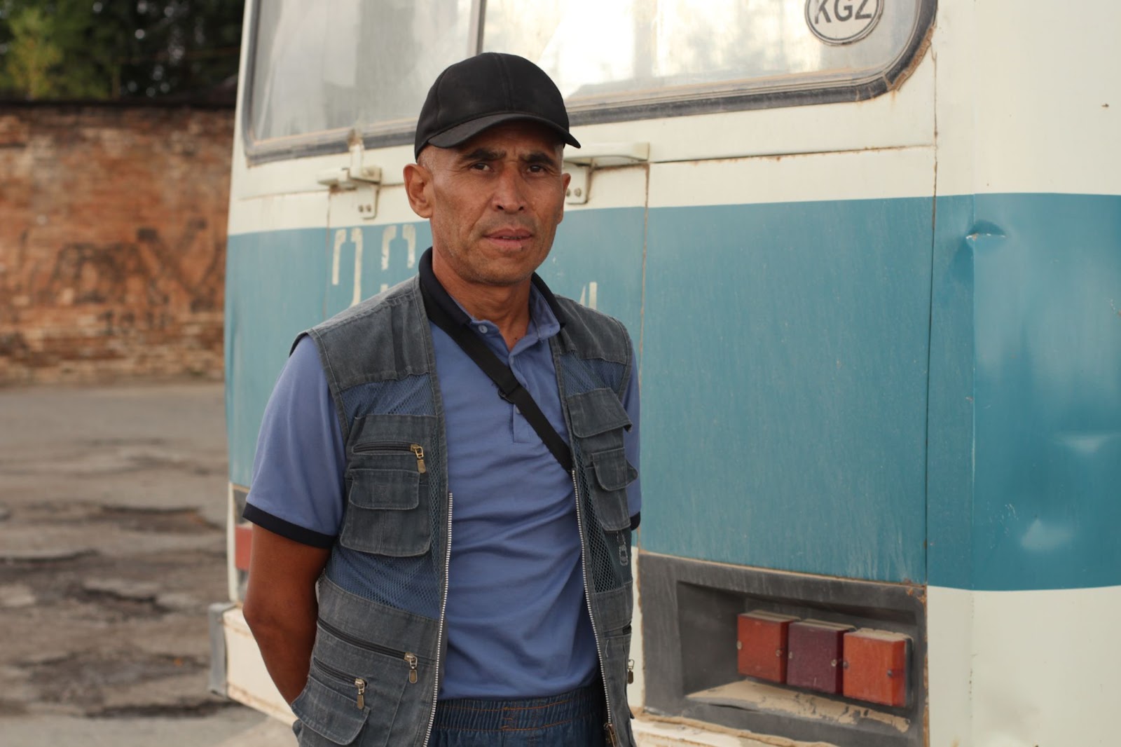 #ЖерТам: Нылды айылына каттаган жалгыз эски автобус