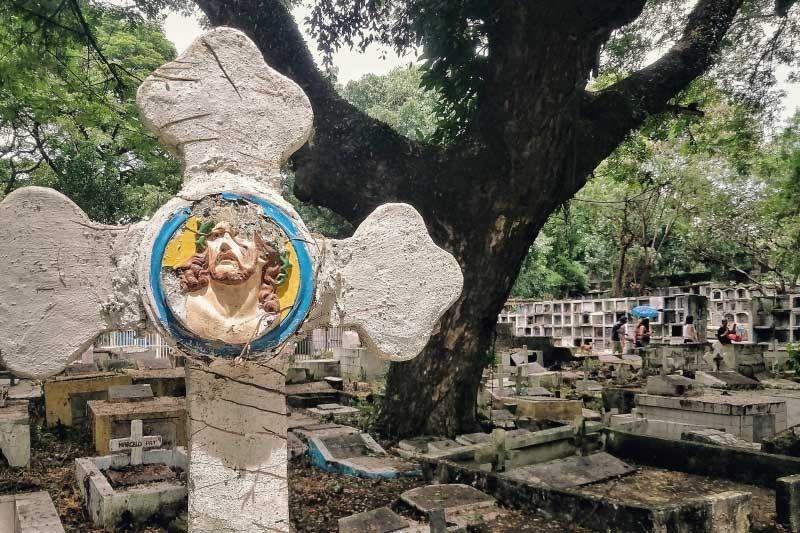 Unvaxxed may not enter cemeteries on All Saints' Day, All Souls' Day in Cebu City
