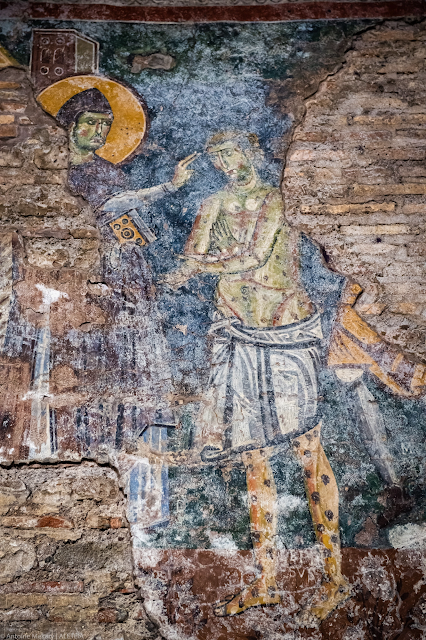 Viếng Vương cung thánh đường San Crisogono: Liên quan đến việc giải phóng nô lệ