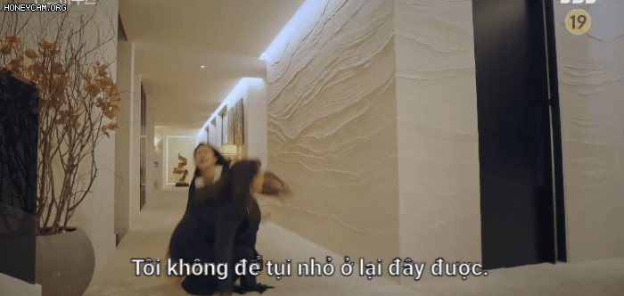 Oh Yoon Hee trèo giường Ju Dan Tae, bà cả Su Ryeon bắt tay trai trẻ để trả thù đỉnh cao ở tập 18 Penthouse - Ảnh 2.