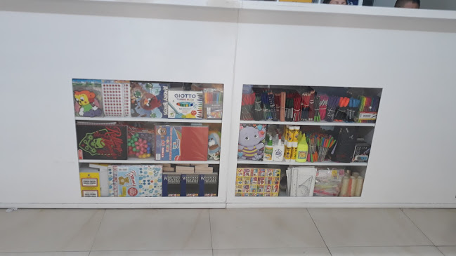 Opiniones de Stela Sur punto de Venta Salle Centro en Quito - Librería